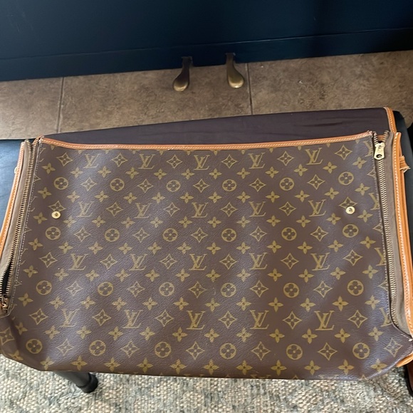 Louis Vuitton Authentic Monogram Garmet Bag - Picture 6 of 6